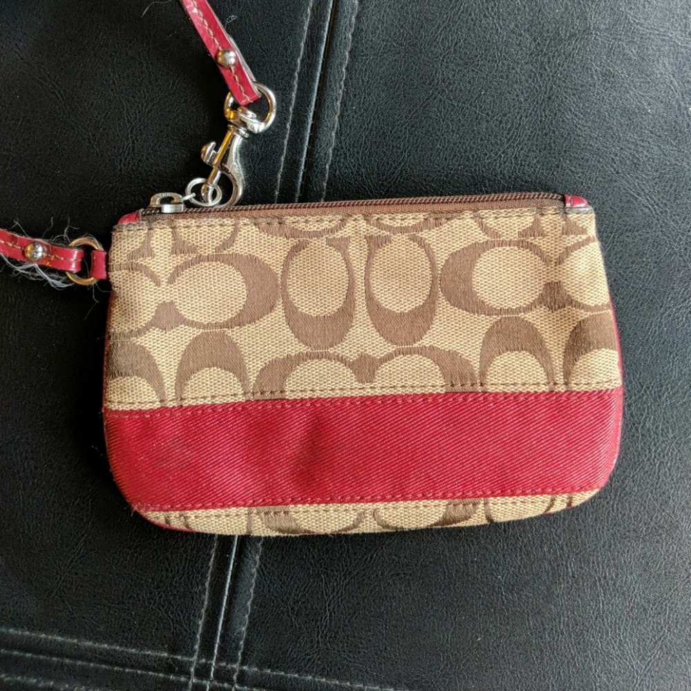 SOLD ✨ Coach wristlet